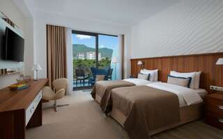 Гостиница Приморье Grand Resort Hotel 3* Геленджик Делюкс в пятизвездочном корпусе с видом на горы-5